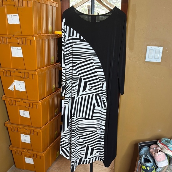 NWT IC Collection Tesse Bubble Dress Black White Size XL - Picture 5 of 7
